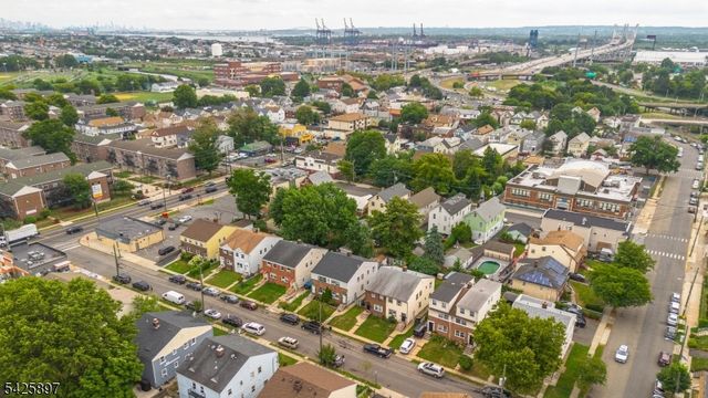 718 Thomas St, Elizabeth City, NJ 07202