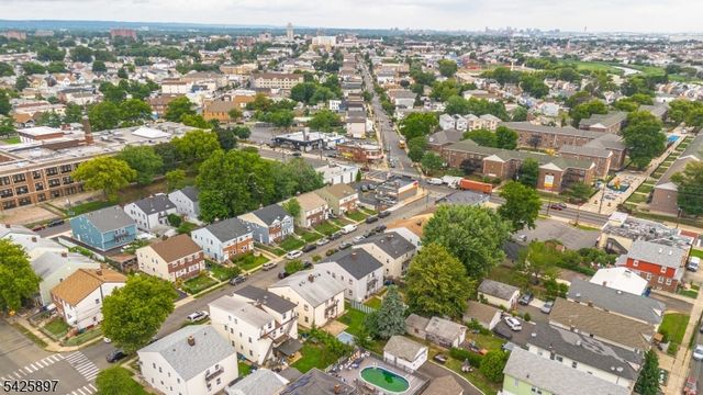 718 Thomas St, Elizabeth City, NJ 07202