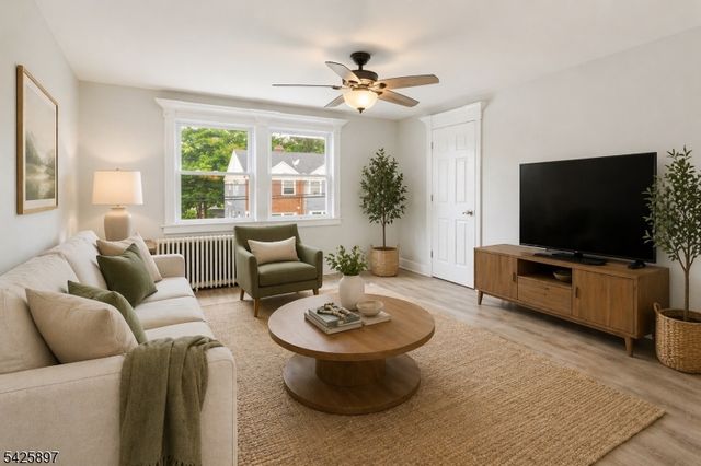 718 Thomas St, Elizabeth City, NJ 07202