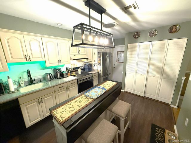 418 Weymouth Court B, Ridge, NY 11961