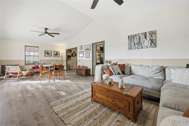 1436 Teson Road, Hazelwood, MO 63042