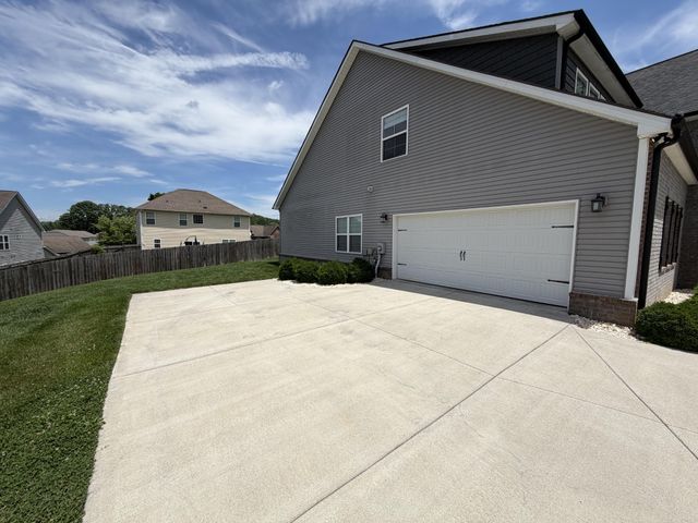 516 Tuxford Ln, Knoxville, TN 37912