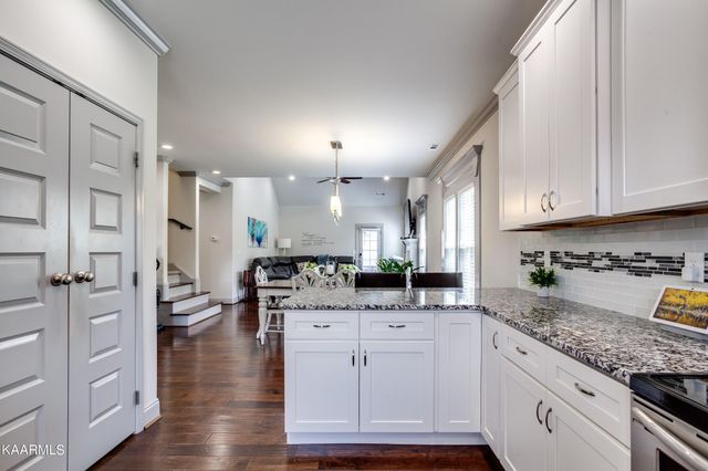 516 Tuxford Ln, Knoxville, TN 37912