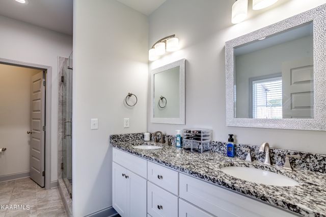 516 Tuxford Ln, Knoxville, TN 37912