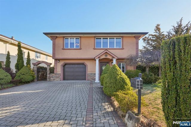 2 Ivy Lane, Wallington, NJ 07057