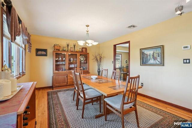 2 Ivy Lane, Wallington, NJ 07057