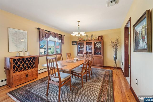 2 Ivy Lane, Wallington, NJ 07057