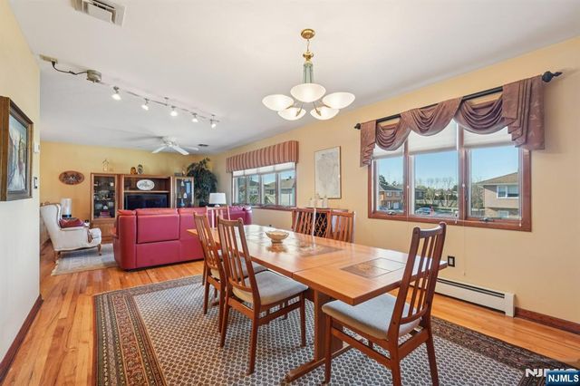 2 Ivy Lane, Wallington, NJ 07057