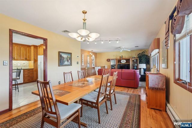 2 Ivy Lane, Wallington, NJ 07057