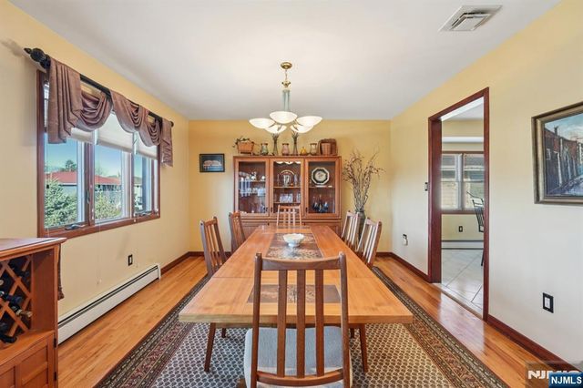 2 Ivy Lane, Wallington, NJ 07057