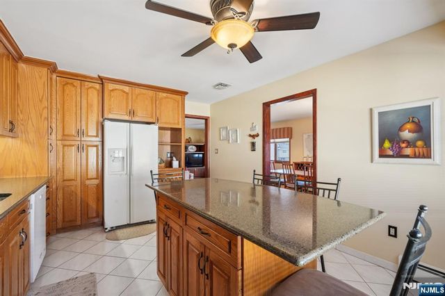 2 Ivy Lane, Wallington, NJ 07057