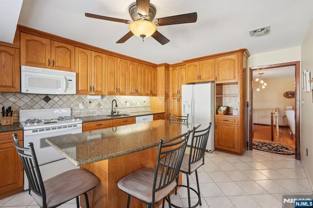 2 Ivy Lane, Wallington, NJ 07057