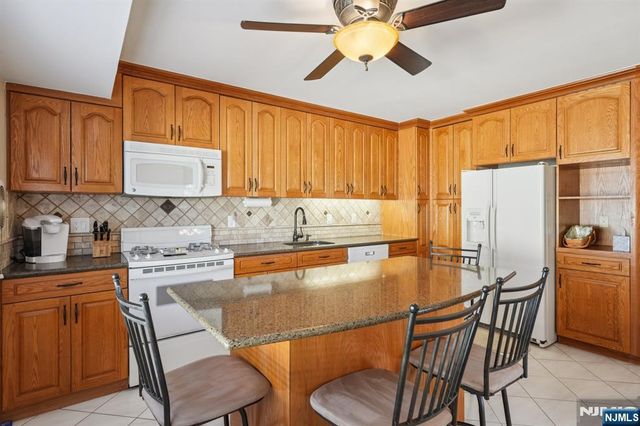 2 Ivy Lane, Wallington, NJ 07057