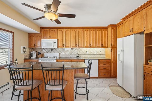 2 Ivy Lane, Wallington, NJ 07057