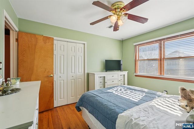 2 Ivy Lane, Wallington, NJ 07057