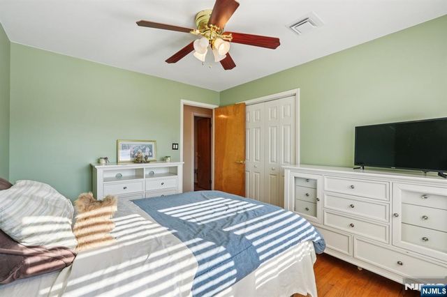 2 Ivy Lane, Wallington, NJ 07057