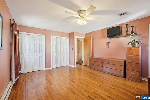 2 Ivy Lane, Wallington, NJ 07057