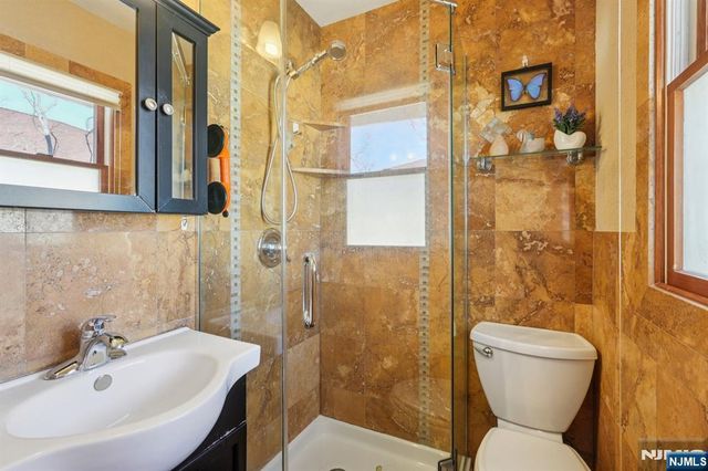 2 Ivy Lane, Wallington, NJ 07057