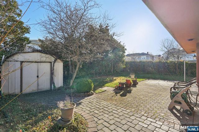 2 Ivy Lane, Wallington, NJ 07057