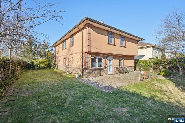 2 Ivy Lane, Wallington, NJ 07057