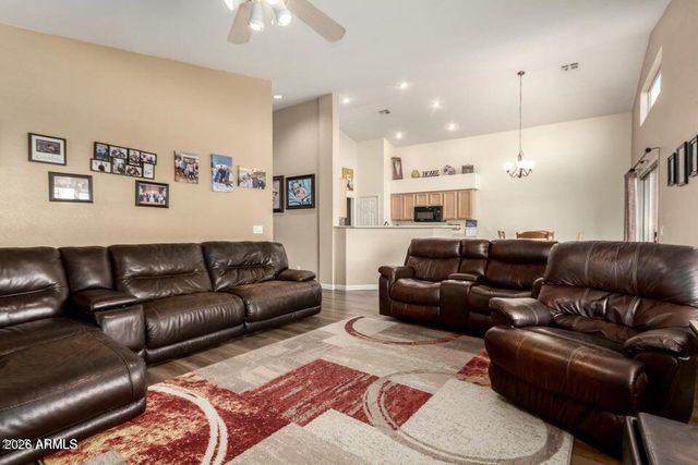 8642 W HARMONY Lane, Peoria, AZ 85382