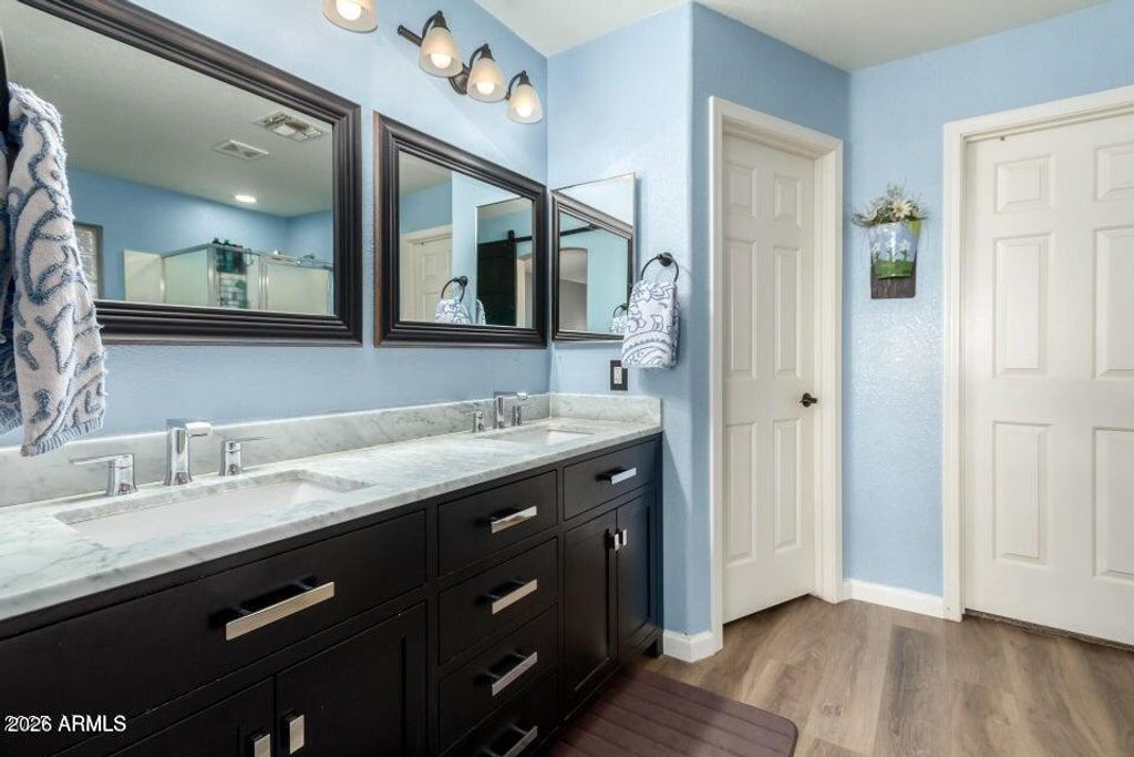 Image 17 of property listing at 8642 W HARMONY Lane, Peoria, AZ 85382