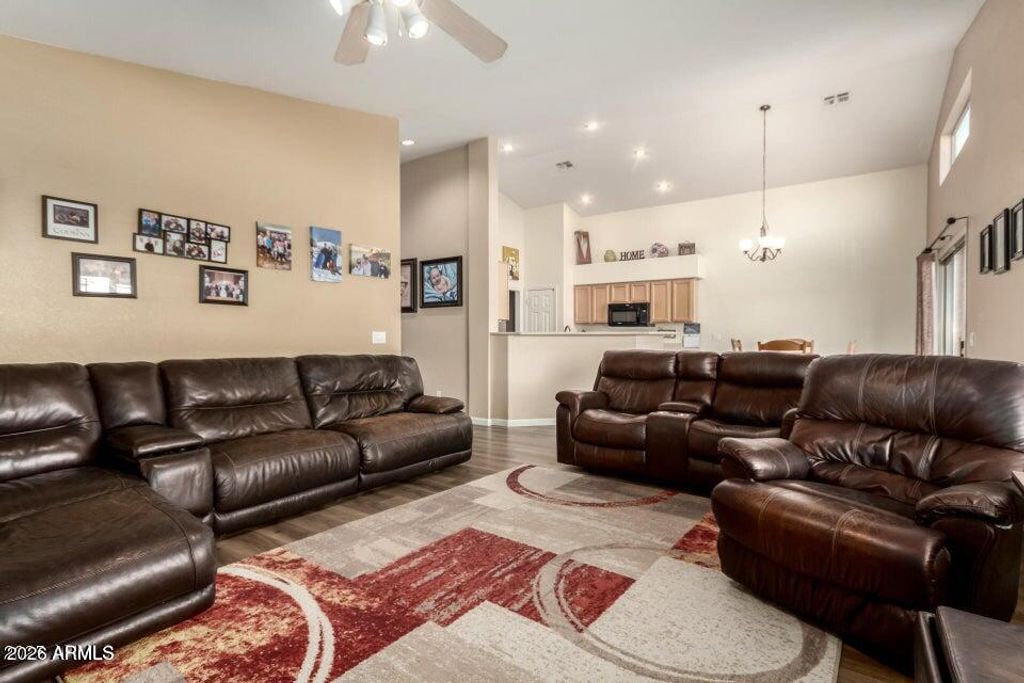 Image 9 of property listing at 8642 W HARMONY Lane, Peoria, AZ 85382