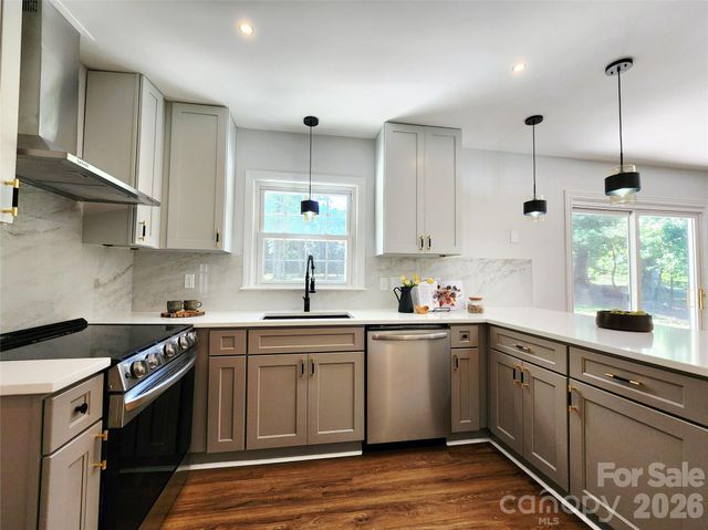 3528 Enfield Road, Charlotte, NC 28205