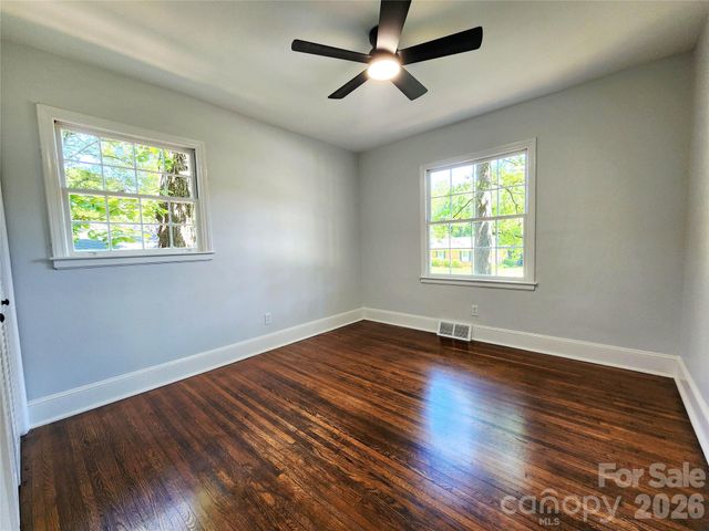 3528 Enfield Road, Charlotte, NC 28205