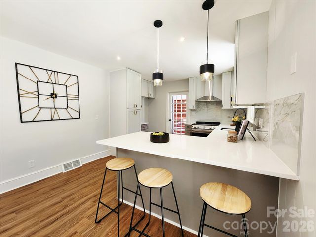 3528 Enfield Road, Charlotte, NC 28205