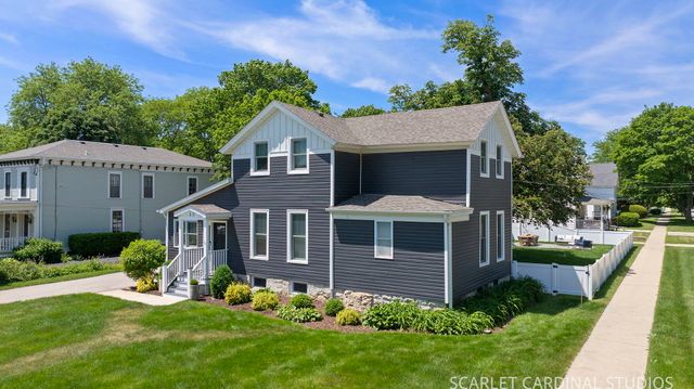 27 N Lincoln Street, Batavia, IL 60510