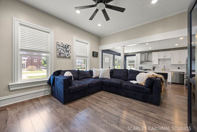 27 N Lincoln Street, Batavia, IL 60510