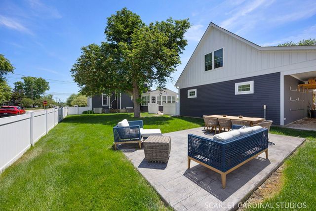 27 N Lincoln Street, Batavia, IL 60510