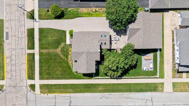 27 N Lincoln Street, Batavia, IL 60510