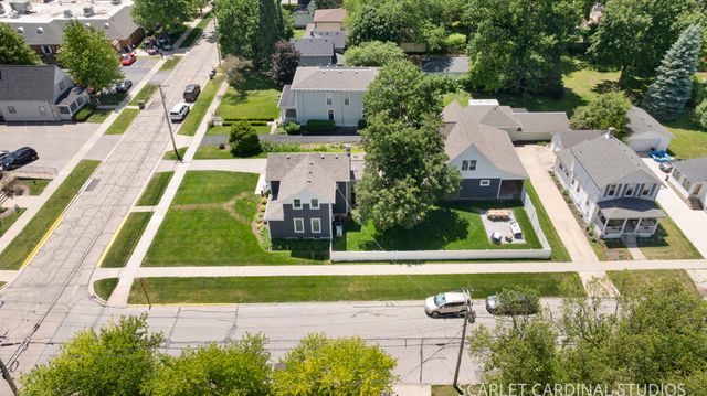 27 N Lincoln Street, Batavia, IL 60510