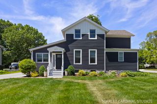 27 N Lincoln Street, Batavia, IL 60510