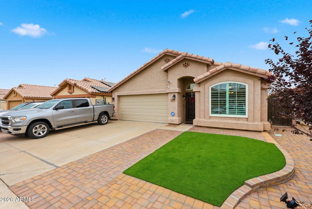 Image 1 of property listing at 8623 W PARADISE Lane, Peoria, AZ 85382