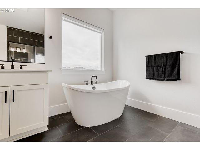 13998 Sw 165TH Ave, Tigard, OR 97223