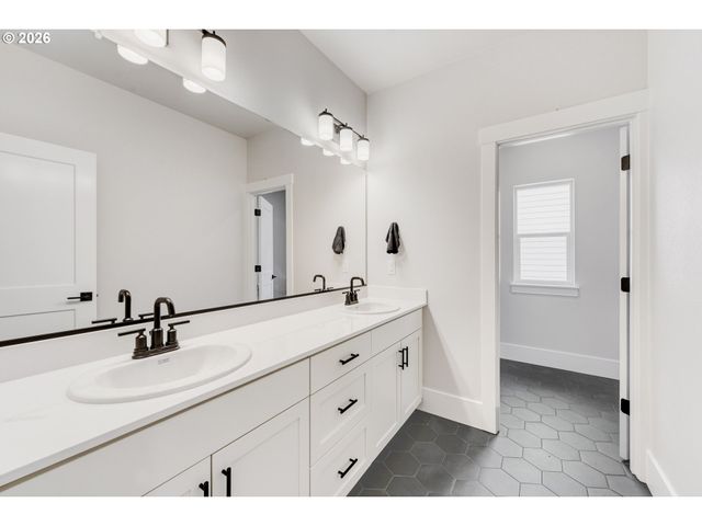 13998 Sw 165TH Ave, Tigard, OR 97223