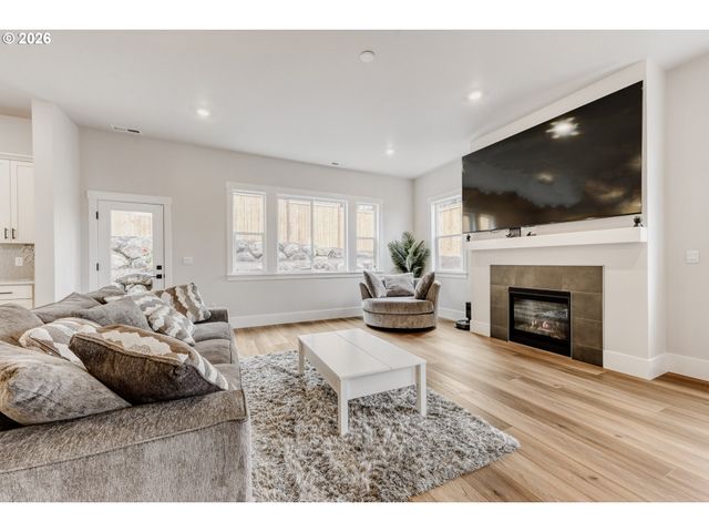 13998 Sw 165TH Ave, Tigard, OR 97223