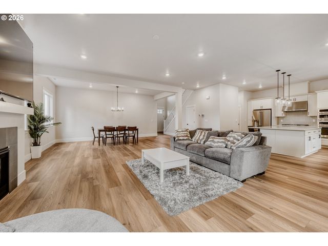 13998 Sw 165TH Ave, Tigard, OR 97223