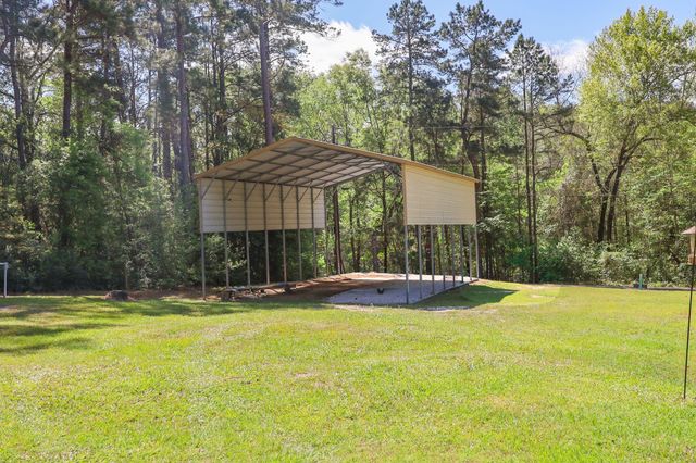 275 Bryan Street, Zavalla, TX 75980