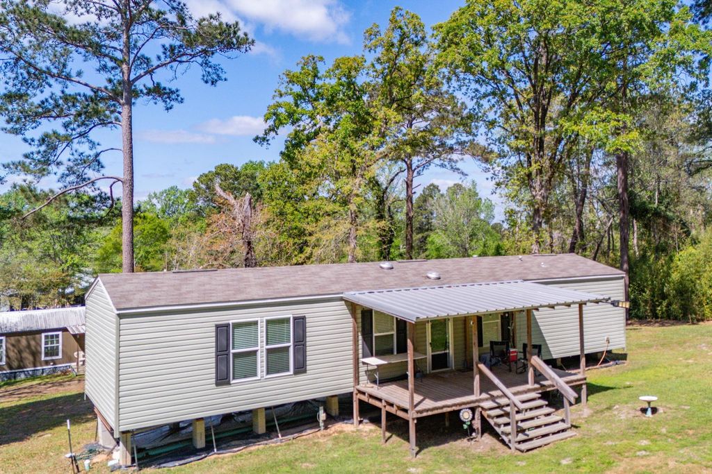 275 Bryan Street, Zavalla, TX 75980