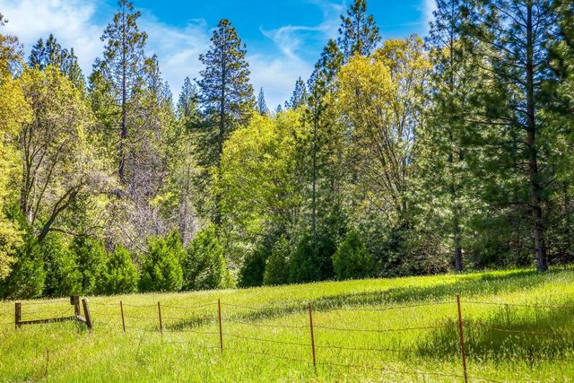 7744 Swiss Ranch Rd, Mountain Ranch, CA 95246