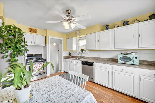 8006 Pinegrove Avenue, Parma, OH 44129
