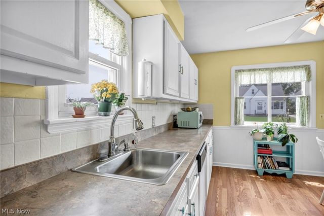 8006 Pinegrove Avenue, Parma, OH 44129