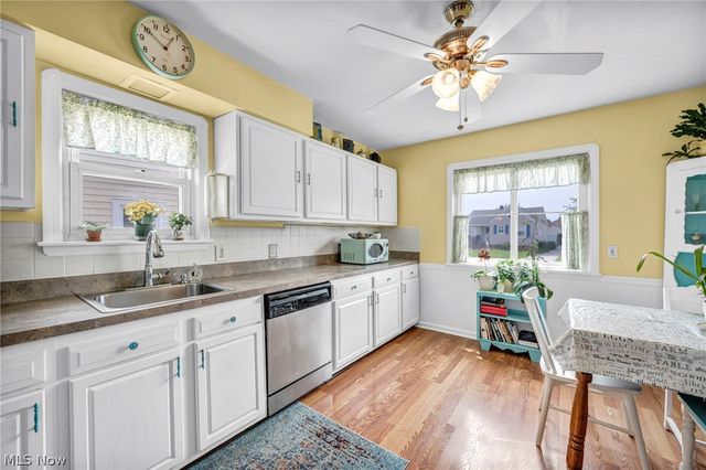 8006 Pinegrove Avenue, Parma, OH 44129