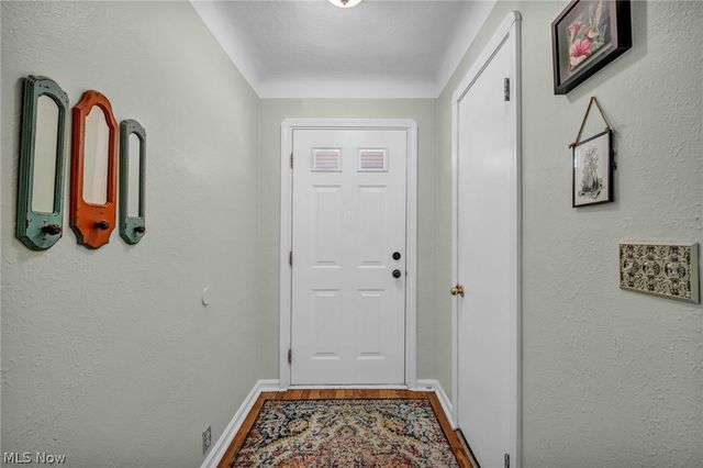 8006 Pinegrove Avenue, Parma, OH 44129