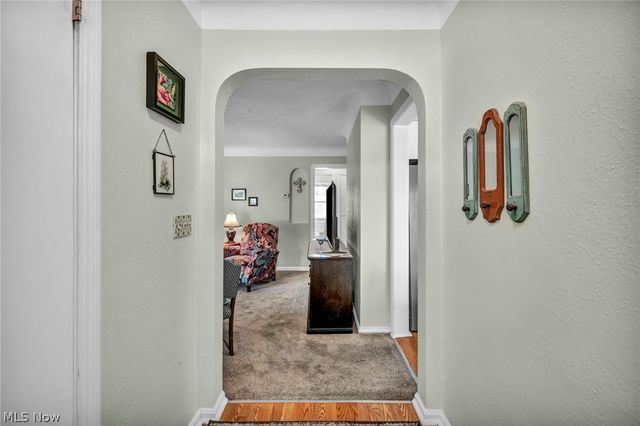 8006 Pinegrove Avenue, Parma, OH 44129