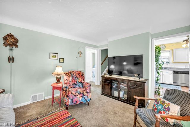 8006 Pinegrove Avenue, Parma, OH 44129